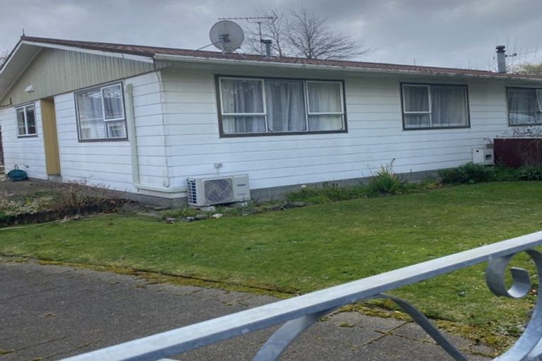 Photo of property in 2 Garnet Grove, Birchville, Upper Hutt, 5018