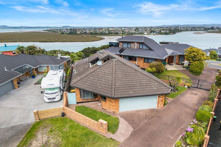 Photo of property in 9 Renoir Street, West Harbour, Auckland, 0618