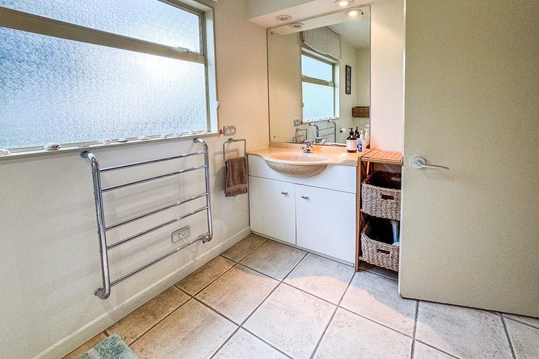 Photo of property in 2/3 Oban Road, Browns Bay, Auckland, 0630