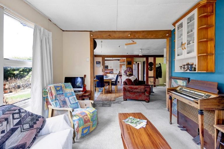 Photo of property in 40 Young Road, Opunake, 4682