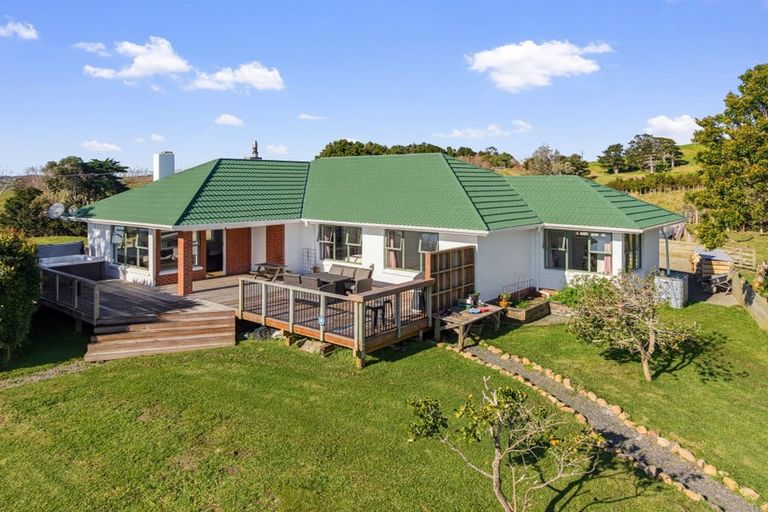 Photo of property in 161 Ranganui Road, Kaiwaka, 0573