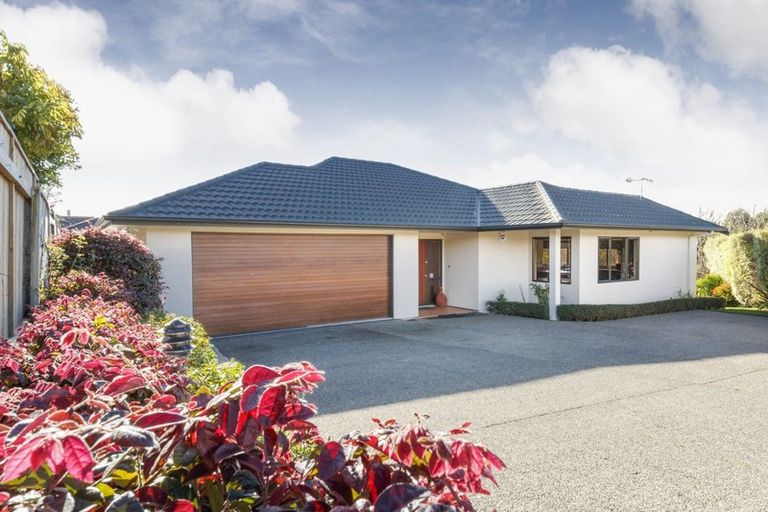 Photo of property in 15 Greenwood Place, Fitzherbert, Palmerston North, 4410