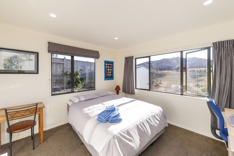 Photo of property in 15 Greenwood Place, Fitzherbert, Palmerston North, 4410