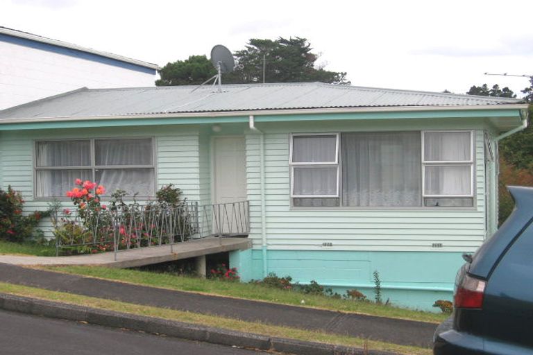 Photo of property in 4 Emirau Place, Glenfield, Auckland, 0629