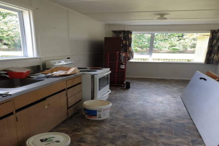 Photo of property in 69 Collingwood Street, Eltham, 4322