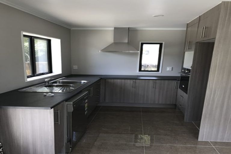 Photo of property in 12 Cobham Crescent, Kelston, Auckland, 0602