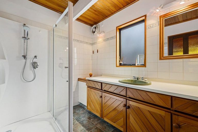 Photo of property in 24 Bayview Place, Cass Bay, Lyttelton, 8082