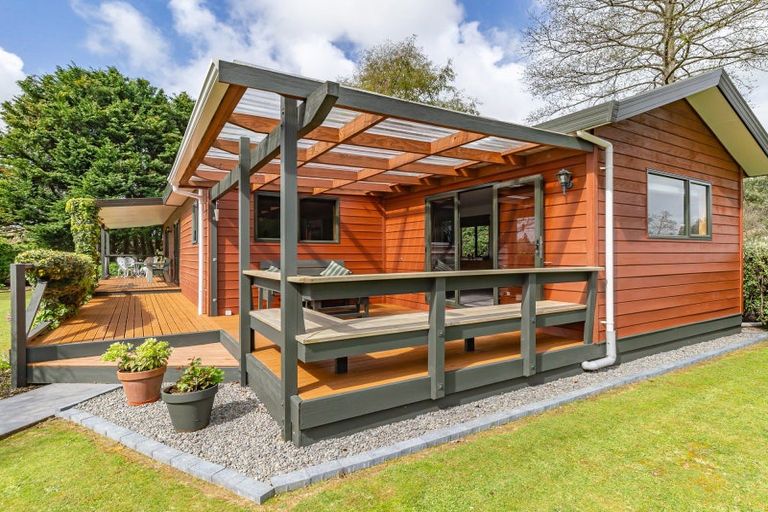 Photo of property in 80 Avenue North Road, Levin, 5510