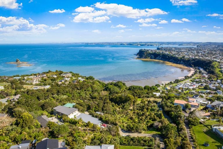 Photo of property in 79 Roberts Road, Matakatia, Whangaparaoa, 0930