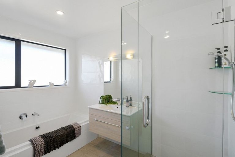 Photo of property in 8 Laing Crescent, Heathcote Valley, Christchurch, 8022