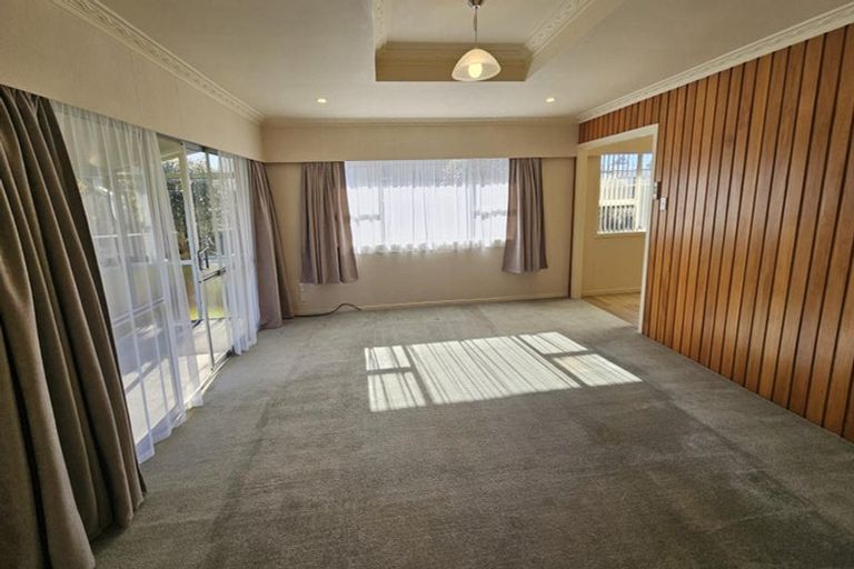 Photo of property in 14 Truby King Street, Merrilands, New Plymouth, 4312