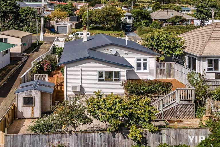 Photo of property in 21 Handyside Street, Tawa, Wellington, 5028