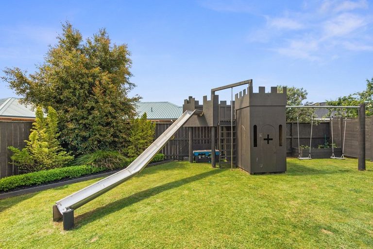 Photo of property in 8 Waiwherowhero Drive, St Andrews, Hamilton, 3200