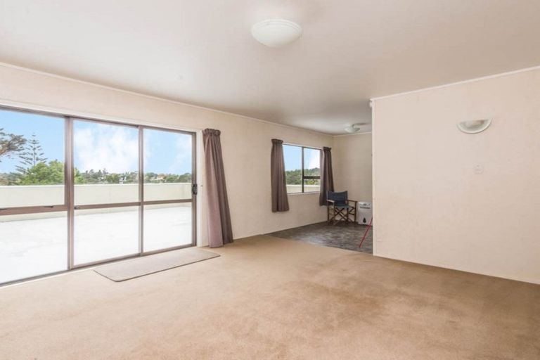 Photo of property in 11 Wirihana Road, Titirangi, Auckland, 0604