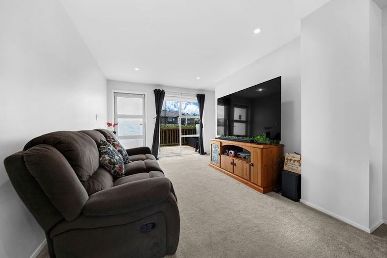 Photo of property in 11/11 Ray Small Drive, Papakura, 2110