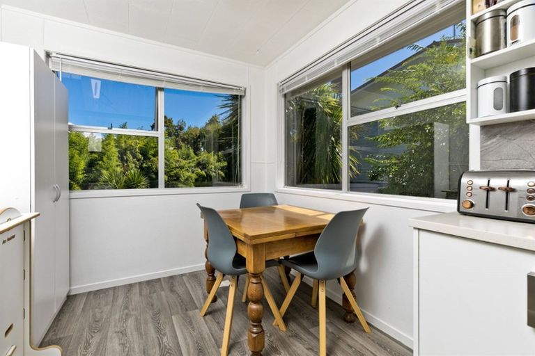 Photo of property in 28 Mawney Road, Henderson, Auckland, 0610