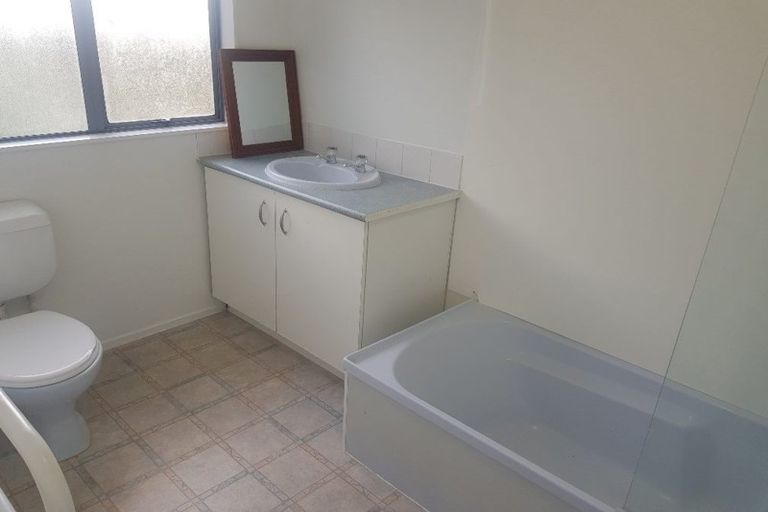 Photo of property in 1/22 Valecrest Place, Bayview, Auckland, 0629