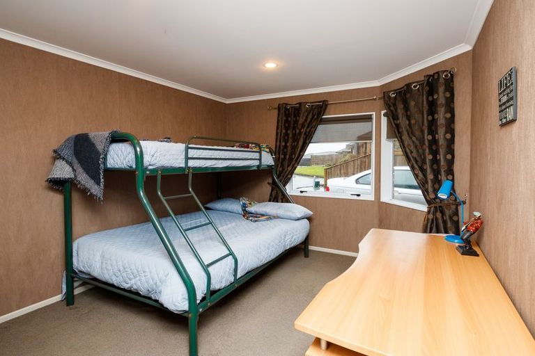 Photo of property in 20 Johnstone Drive, Fitzherbert, Palmerston North, 4410