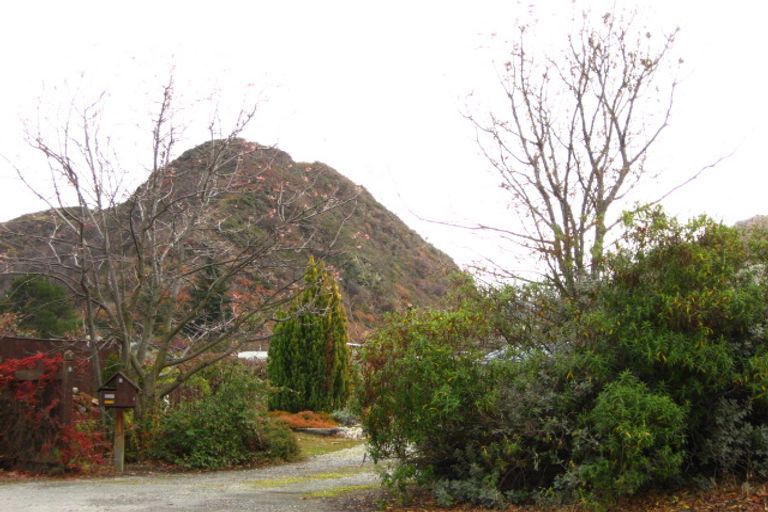 Photo of property in 2 Shaw Street, Arrowtown, 9302