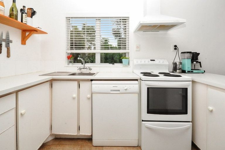 Photo of property in 19 Rehia Road, Massey, Auckland, 0614