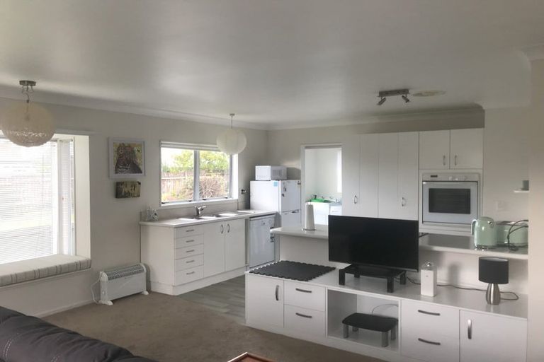 Photo of property in 1/28 Rewarewa Road, Te Atatu Peninsula, Auckland, 0610