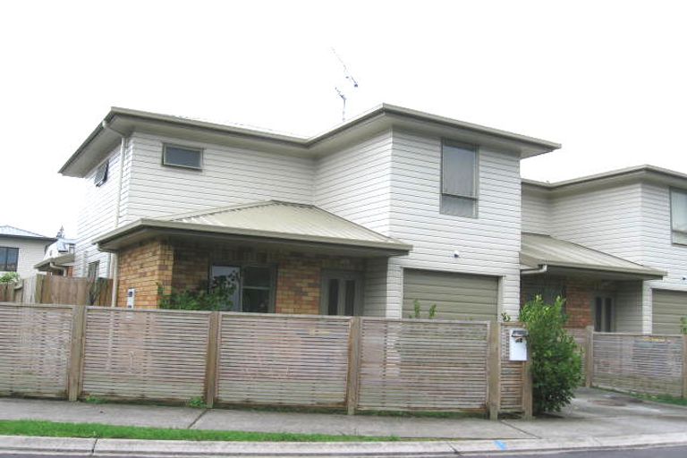 Photo of property in 22 Barnea Circle, Glen Eden, Auckland, 0602