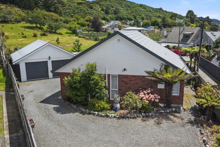 Photo of property in 2/21 Sharpe Crescent, Wainuiomata, Lower Hutt, 5014