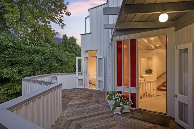 Photo of property in 25 Eastcliffe Road, Castor Bay, Auckland, 0620