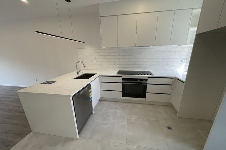 Photo of property in 2/105 Hobsonville Road, West Harbour, Auckland, 0618