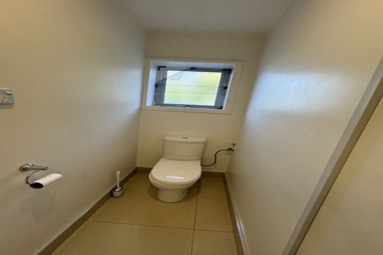 Photo of property in 1/14 Chequers Avenue, Glenfield, Auckland, 0629