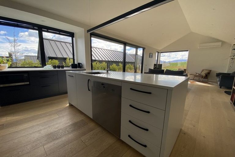 Photo of property in 2 Kotuku Lane, Jacks Point, Queenstown, 9371