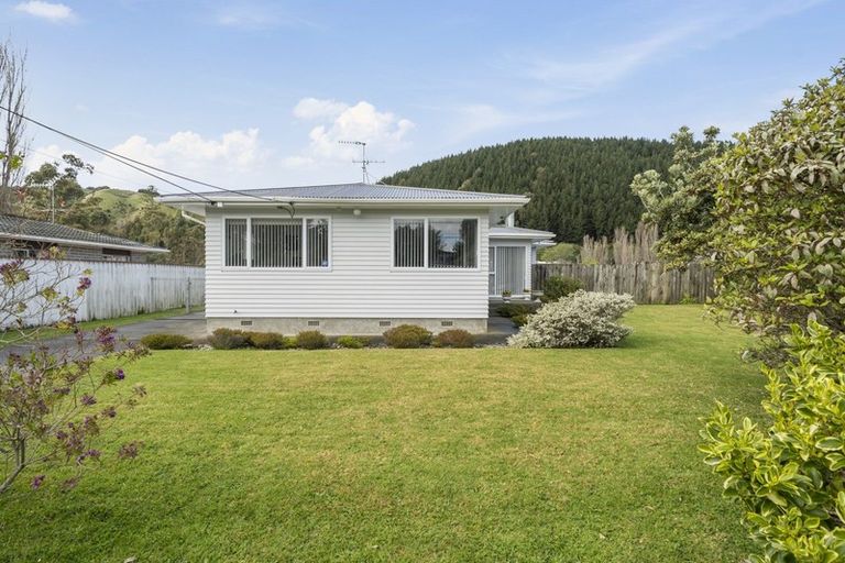 Photo of property in 18 Buckley Grove, Paraparaumu, 5032