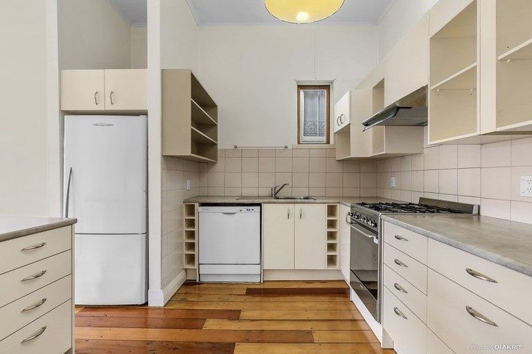 Photo of property in 35 Brougham Street, Mount Victoria, Wellington, 6011