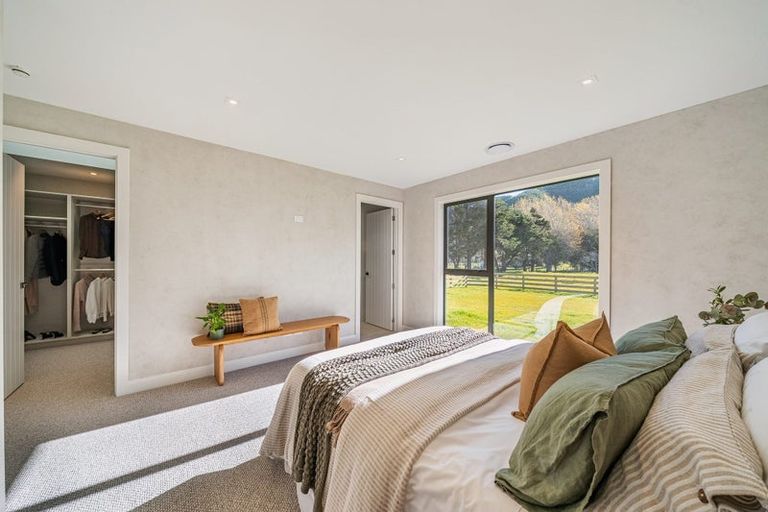 Photo of property in 405a Paekakariki Hill Road, Paekakariki Hill, Porirua, 5381