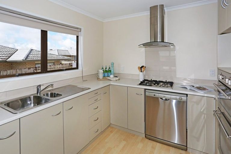 Photo of property in 12 Henry Curd Terrace, Pukekohe, 2120