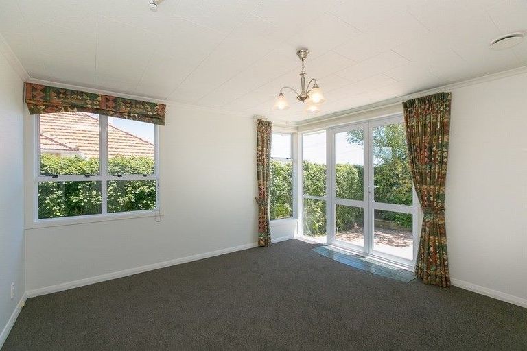 Photo of property in 10 Union Street, Merrilands, New Plymouth, 4312