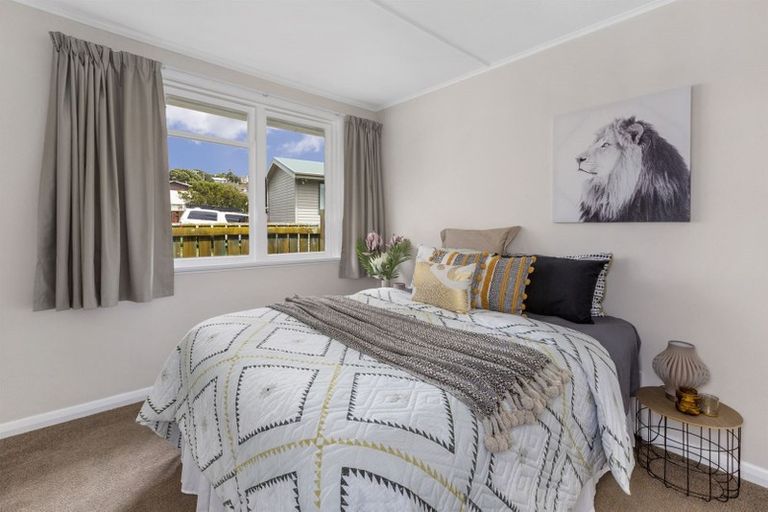 Photo of property in 2a Taupiri Crescent, Titahi Bay, Porirua, 5022