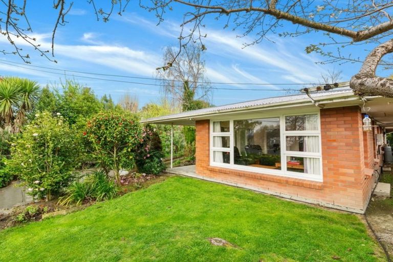 Photo of property in 213 Fifield Terrace, Opawa, Christchurch, 8023