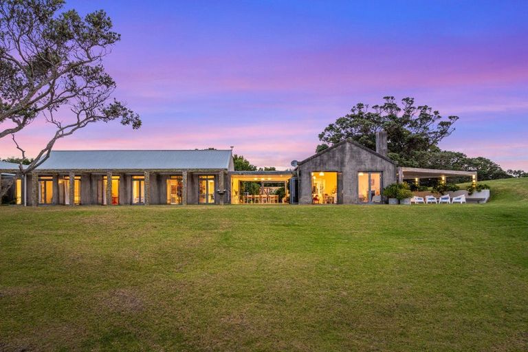 Photo of property in 155 Nick Johnstone Drive, Waiheke Island, 1971