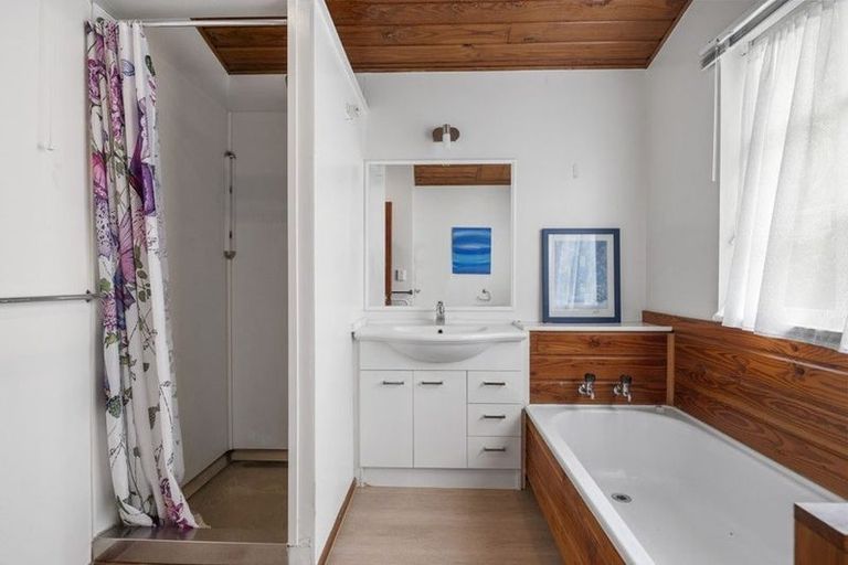 Photo of property in 2/235 Sunset Road, Sunnynook, Auckland, 0632