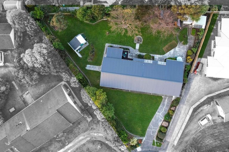 Photo of property in 9 Lesley Grove, Waikanae, 5036