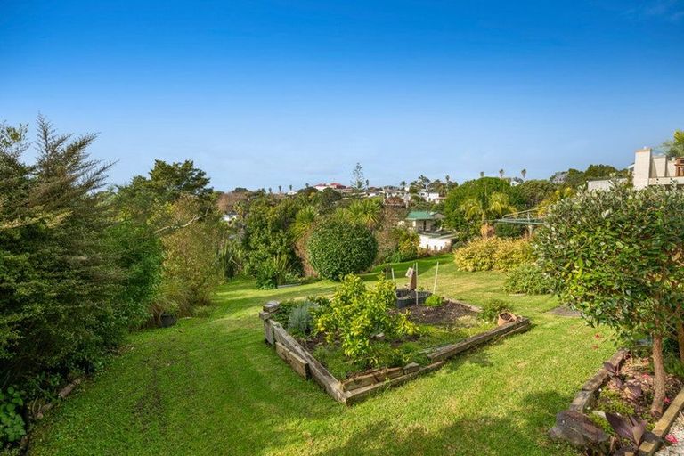 Photo of property in 25 Moffat Road, Red Beach, 0932