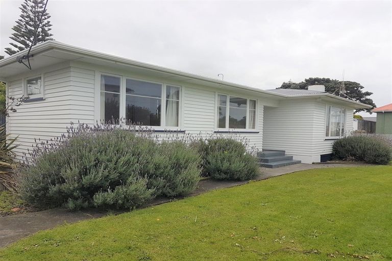 Photo of property in 33 Fox Street, Opunake, 4616