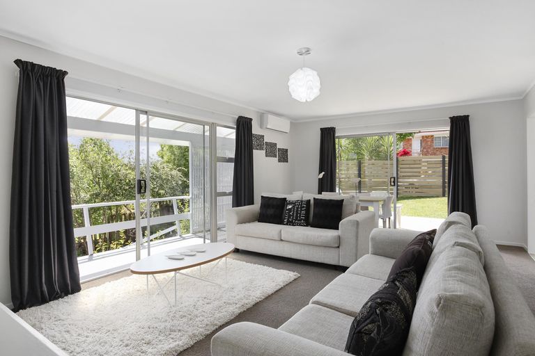 Photo of property in 1/1 Armstrong Place, New Lynn, Auckland, 0600