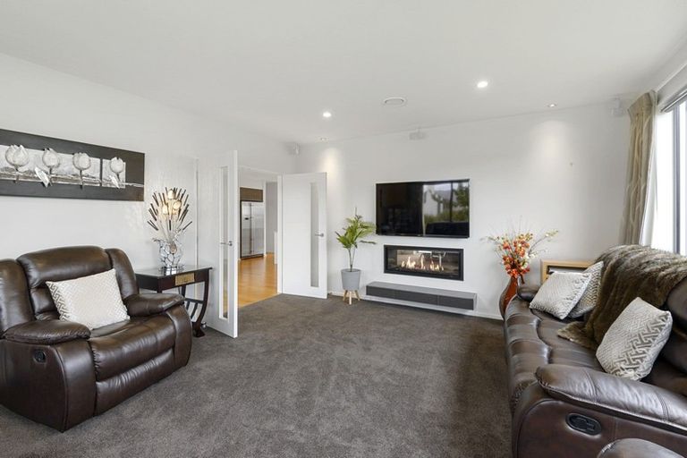 Photo of property in 2 Greenbank Place, Parklands, Christchurch, 8083
