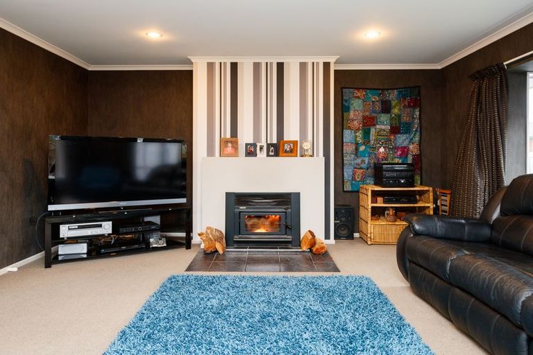 Photo of property in 20 Johnstone Drive, Fitzherbert, Palmerston North, 4410