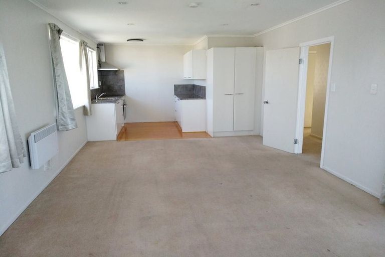 Photo of property in 20a Roberts Road, Te Atatu South, Auckland, 0610
