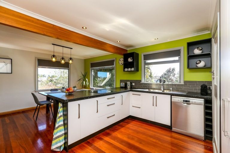 Photo of property in 128 Frankley Road, Frankleigh Park, New Plymouth, 4310