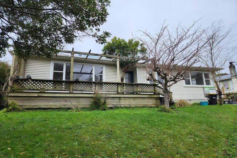 Photo of property in 49 Taylor Terrace, Tawa, Wellington, 5028