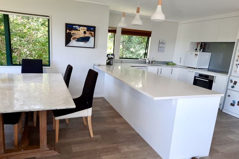 Photo of property in 216 Whangaparaoa Road, Red Beach, 0932